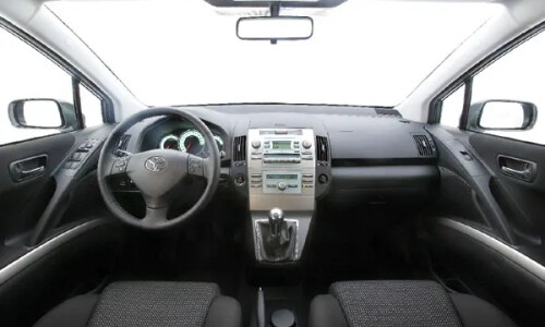 Toyota Corolla Verso 2.2 D-CAT #2