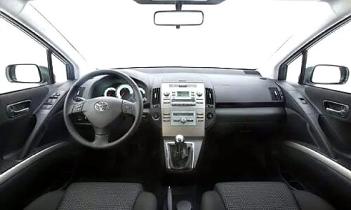 Toyota Corolla Verso 2.2 D-CAT #8