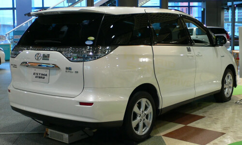 Toyota Estima Hybrid #2