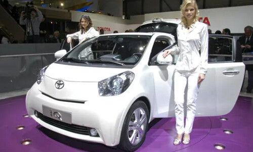 Toyota iQ #16