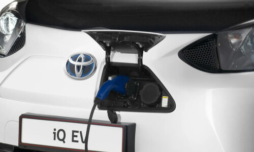 Toyota iQ EV #7