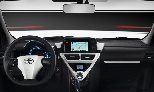 Toyota iQ EV #11