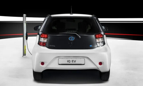 Toyota iQ EV #13