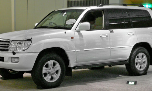 Toyota Land Cruiser 100 #1