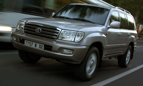 Toyota Land Cruiser 100 #9