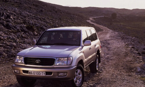 Toyota Land Cruiser 100 #14