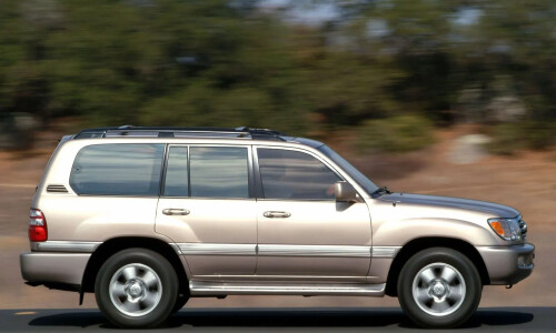 Toyota Land Cruiser 100 #16