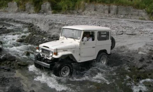 Toyota Land Cruiser Travel #1