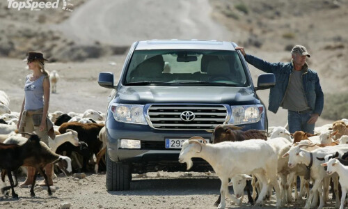 Toyota Land Cruiser V8 #10