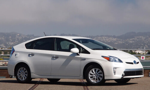 Toyota Prius Plug-In #4