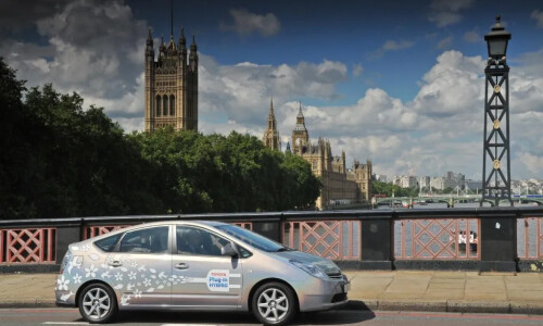 Toyota Prius Plug-In #10