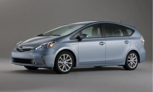 Toyota Prius V #4
