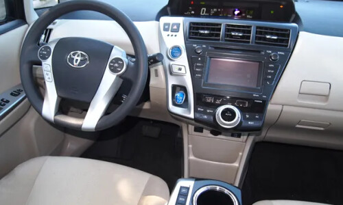 Toyota Prius V #7