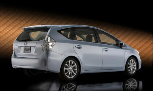 Toyota Prius V #11