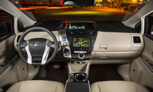 Toyota Prius V #12