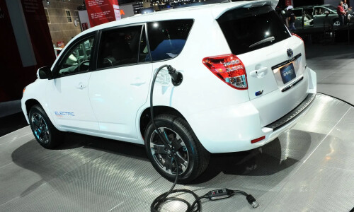 Toyota RAV4 EV #6