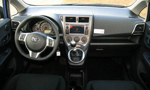 Toyota Verso S #5