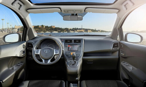 Toyota Verso S #8