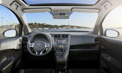 Toyota Verso S #14