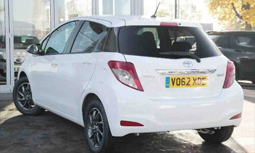 Toyota Yaris Edition S #6