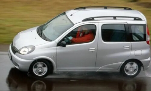 Toyota Yaris Verso #8