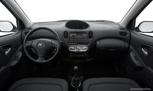 Toyota Yaris Verso #9