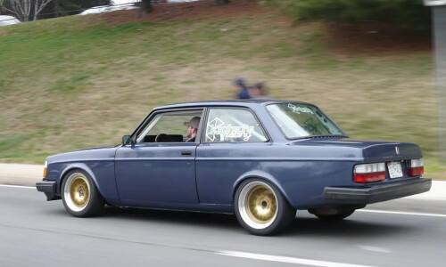 Volvo 240 #6