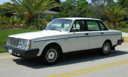 Volvo 240 #7