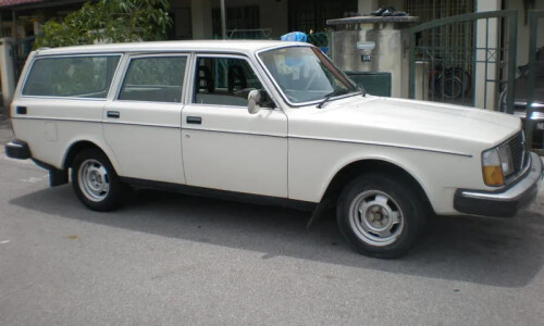 Volvo 245 #12