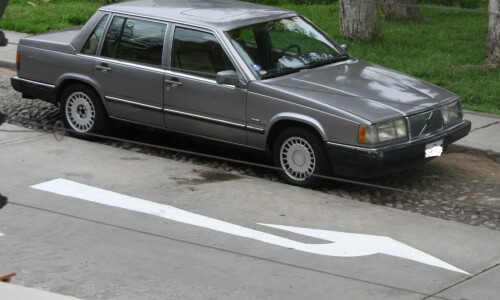 Volvo 760 #11