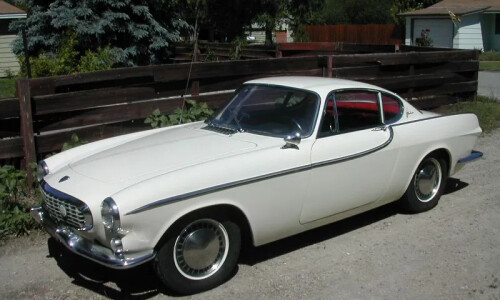 Volvo P 1800 ES #8