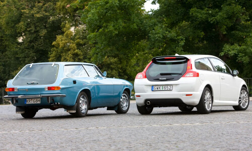 Volvo P 1800 ES #10