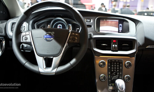 Volvo V40 Cross Country #2