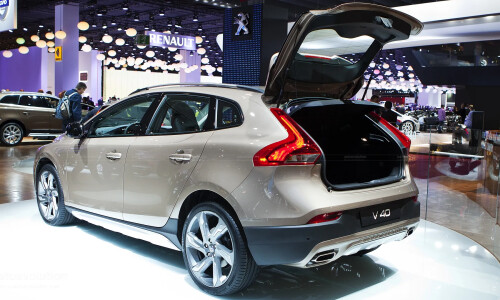 Volvo V40 Cross Country #3