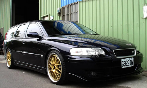 Volvo V70 R #1