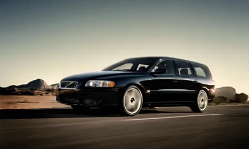Volvo V70 R #8