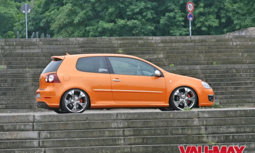 VW Golf speed #13