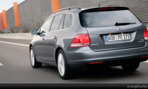 VW Golf Variant 4Motion #1